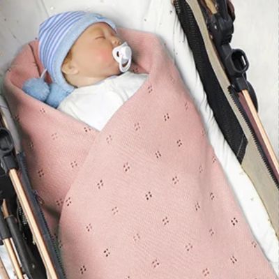 Couverture bebe tricot rose polyvalente