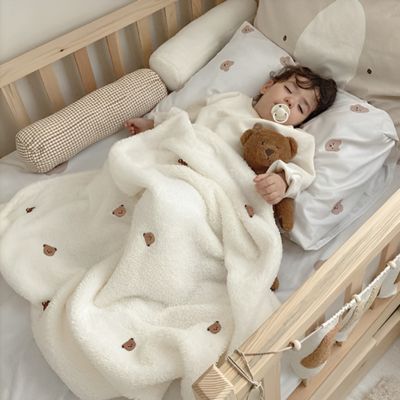 Couverture_bébé_Ourson_chambre