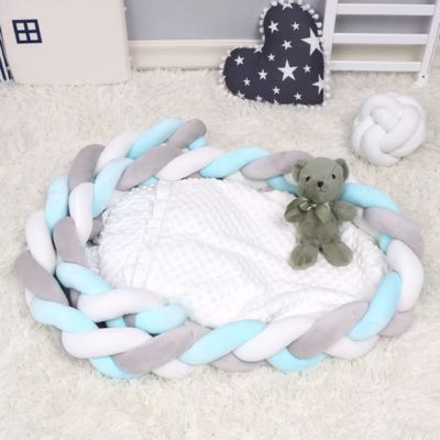 Tresse de lit bébé bleu gris blanc douillet