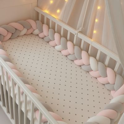 Tresse de lit bébé rose gris blanc douillet