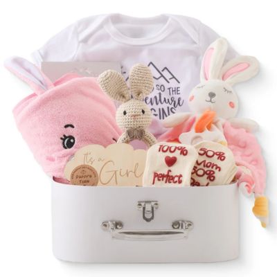 cadeau de naissance la valisette des merveilles rose pour fille
