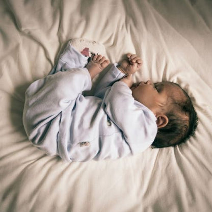 image sommeil de bebe qui dors