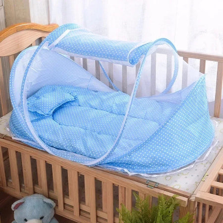 lit moustiquaire bébé cocon douillet bleu berceau