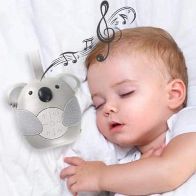 un enfant qui dors profondément dans son berceau blanc au son naturel apaisant de la veilleuse bruit blanc en forme de koala
