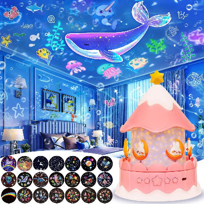 Veilleuse projection en forme de carrousel rose projetant des animaux marins et étoiles au plafond, créant une ambiance immersive et apaisante.